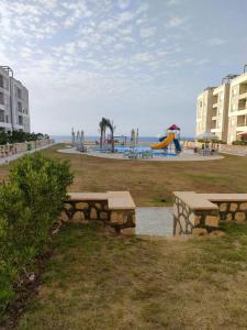 Bazén v ubytování Long Island Matrouh - لونج ايلاند مطروح nebo v jeho okolí