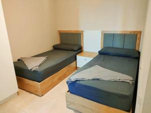 Postel nebo postele na pokoji v ubytování Long Island Matrouh - لونج ايلاند مطروح + 13 fotografií