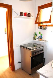 A kitchen or kitchenette at Casa ViDa Sabaudia