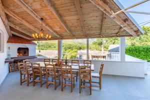 Χώρος καθιστικού στο Luxury apartment Irina with private heated pool