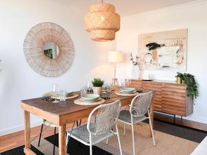a dining room with a wooden table and chairs at AG Piso Porto de Mar Malpica, a 250m de la playa in Malpica +15 photos