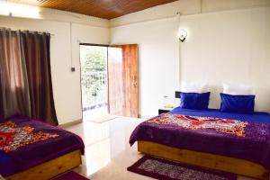 Φωτογραφία από το άλμπουμ του The Fall Stays σε Nainital