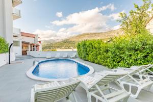 Πισίνα στο ή κοντά στο Luxury apartment Irina with private heated pool