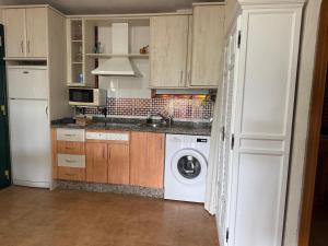 Kuchyň nebo kuchyňský kout v ubytování Apartamentos Vacacionales Atlanterra