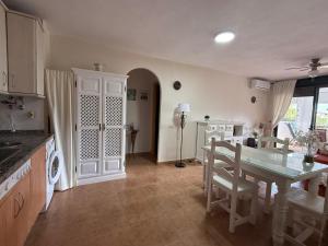 Kuchyň nebo kuchyňský kout v ubytování Apartamentos Vacacionales Atlanterra