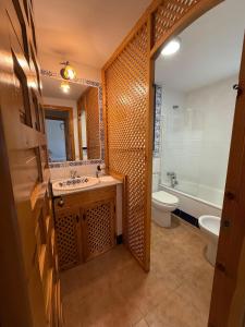 Koupelna v ubytování Apartamentos Vacacionales Atlanterra