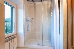 a shower with a glass door in a bathroom at TENUTA CAVI 10, Emma Villas in Colleferro +41 photos