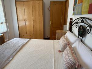 Ένα ή περισσότερα κρεβάτια σε δωμάτιο στο Apartamento Miramar Ribadeo +4 φωτογραφίες