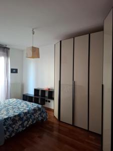a bedroom with a large wardrobe and a bed at B&B Casa Fortunata in Milan