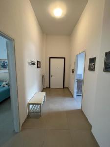 a hallway with a table and a door to a room at Casa Cloe in Florence