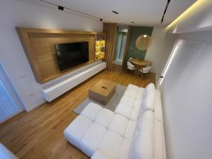 Μια τηλεόραση ή/και κέντρο ψυχαγωγίας στο Noema Apartment's