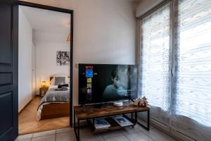 a living room with a flat screen tv on a wall at Appartement cosy rue Pasteur in Briançon
