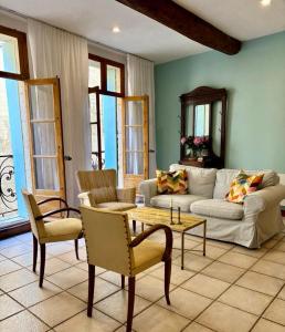 Posezení v ubytování Well equipped village house close to historic centre - Pézenas