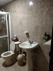 Phòng tắm tại Habitacion privada con servicios incluidos +8 ảnh