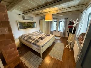 Ένα ή περισσότερα κρεβάτια σε δωμάτιο στο Válilak apartman