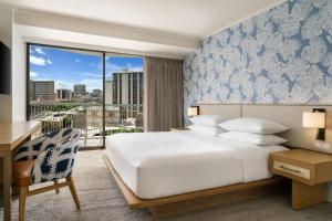 Postel nebo postele na pokoji v ubytování Sheraton Princess Kaiulani Waikiki Beach