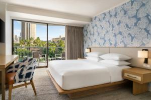 Postel nebo postele na pokoji v ubytování Sheraton Princess Kaiulani Waikiki Beach