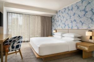 Postel nebo postele na pokoji v ubytování Sheraton Princess Kaiulani Waikiki Beach