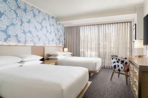 Postel nebo postele na pokoji v ubytování Sheraton Princess Kaiulani Waikiki Beach