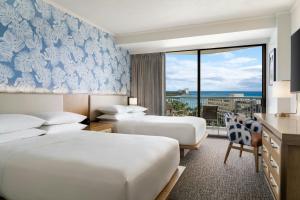 Postel nebo postele na pokoji v ubytování Sheraton Princess Kaiulani Waikiki Beach