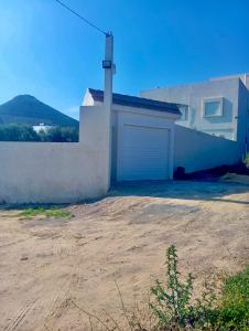 Imagen de la galería de VILLA SOUNINE RAFRAF avec piscine, en Bizerte