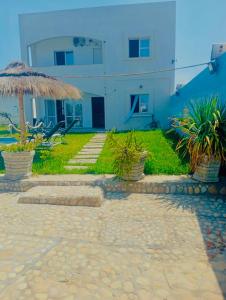 Imagen de la galería de VILLA SOUNINE RAFRAF avec piscine, en Bizerte
