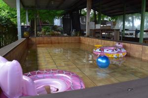 Bazén v ubytování 鄉間雅築休閒民宿Country Villa Homestay nebo v jeho okolí