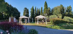 Un jardín fuera de Casa Dei Mandorli, Pool, Wifi, Peccioli