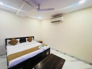 Postel nebo postele na pokoji v ubytování Hotel Three Stay - Near Dilli Haat Janakpuri