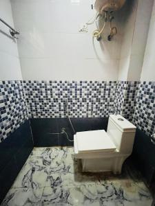 Koupelna v ubytování Hotel Three Stay - Near Dilli Haat Janakpuri