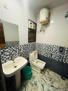 Koupelna v ubytování Hotel Three Stay - Near Dilli Haat Janakpuri