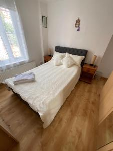 Postel nebo postele na pokoji v ubytování Queens Crescent