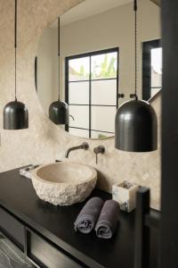 Η κουζίνα ή μικρή κουζίνα στο Villa Milos at Isola villas