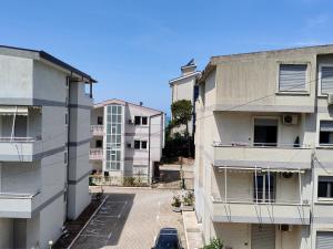 Budova, kde se apartmán nachází + 7 fotografií