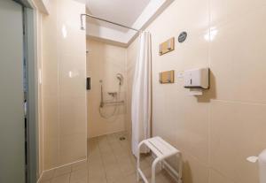 Koupelna v ubytování B&B HOTEL Moulins