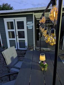 a black table with a lamp and flowers on a patio at Ferienwohnung S+F Bokermann in Hörstel