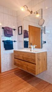 Koupelna v ubytování Haus am Twistesee + 34 fotografií