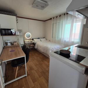 Rúm í herbergi á JTN Studio Unit