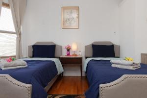 Postel nebo postele na pokoji v ubytování 3 Bedroom Gem! King, Full & Twin Beds, Sauna with Free Parking plus more