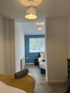 Postel nebo postele na pokoji v ubytování 2 Bed Apartment Near Gatwick