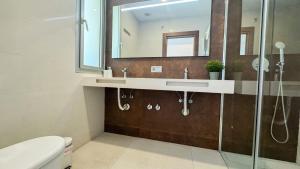 Ένα μπάνιο στο Villa Tierra +25 φωτογραφίες