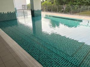 Hồ bơi trong/gần Cozy Stay Nexus Kajang Convenient City Access