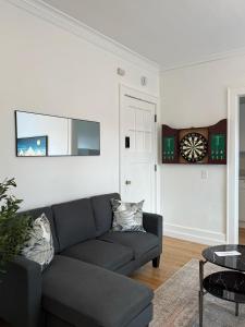 Khu vực ghế ngồi tại Highfalls Studio Retreattv Kitchen Rochester D