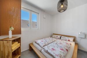 a bedroom with a bed and a window at Katharinenbergblick in Endingen