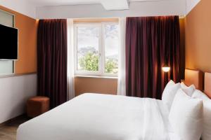 Łóżko lub łóżka w pokoju w obiekcie Mayburg Salzburg, a Tribute Portfolio Hotel