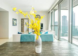 Fotografie z fotogalerie ubytování HomesGetaway - Sophisticated 3BR with Maids Room in Downtown v Dubaji + 37 fotografií