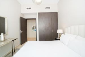 Postel nebo postele na pokoji v ubytování HomesGetaway - Sophisticated 3BR with Maids Room in Downtown