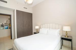 Postel nebo postele na pokoji v ubytování HomesGetaway - Sophisticated 3BR with Maids Room in Downtown
