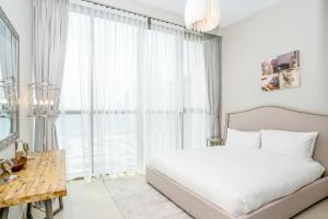 Postel nebo postele na pokoji v ubytování HomesGetaway - Sophisticated 3BR with Maids Room in Downtown