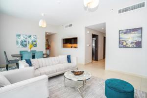 Posezení v ubytování HomesGetaway - Sophisticated 3BR with Maids Room in Downtown